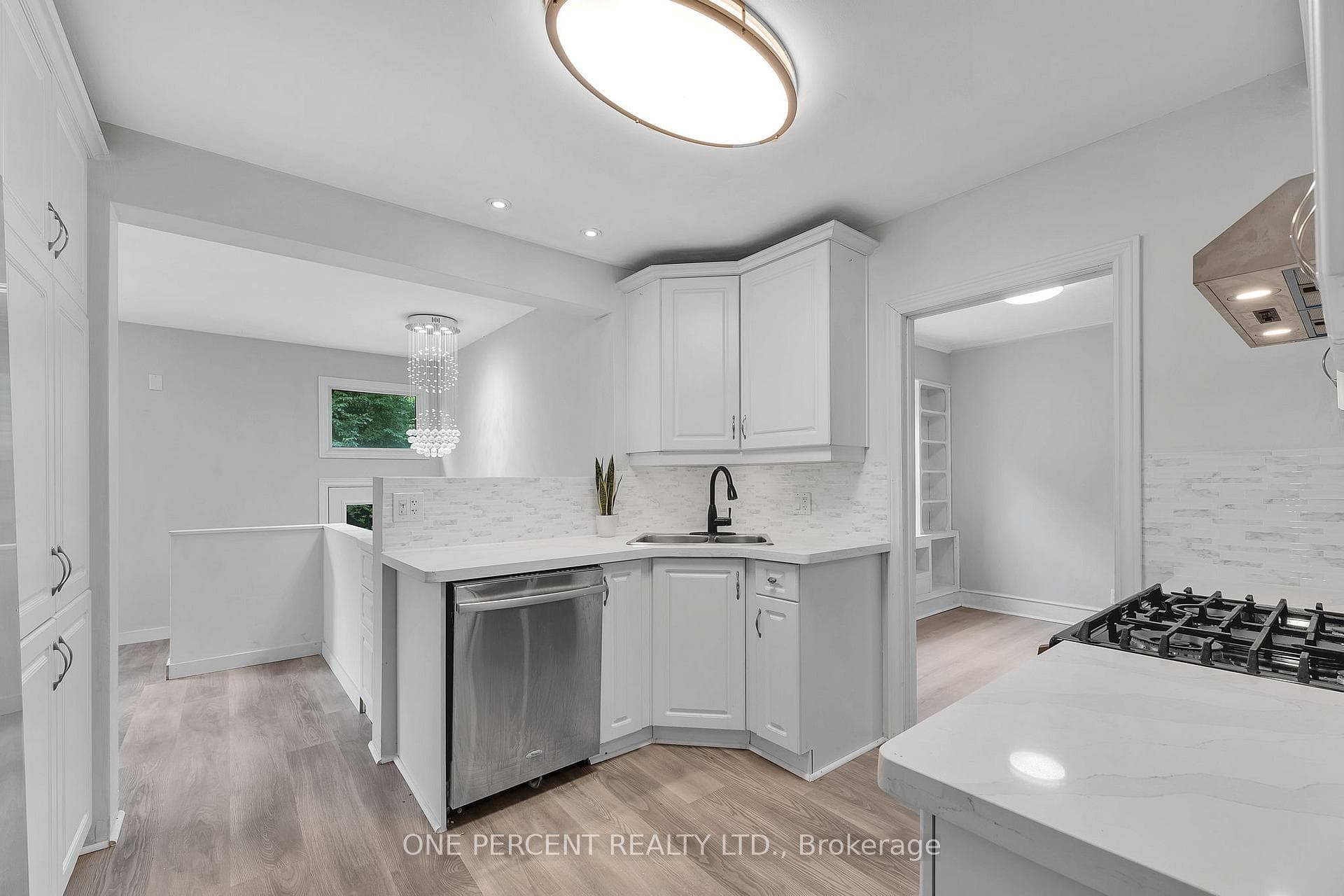 14 MCNAB Avenue photo 16