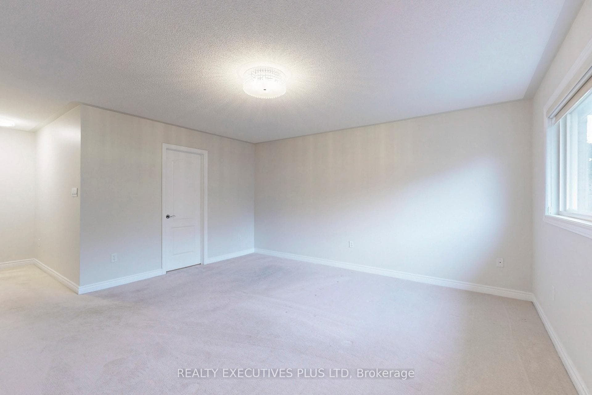 Upper Apt Primary Bedroom