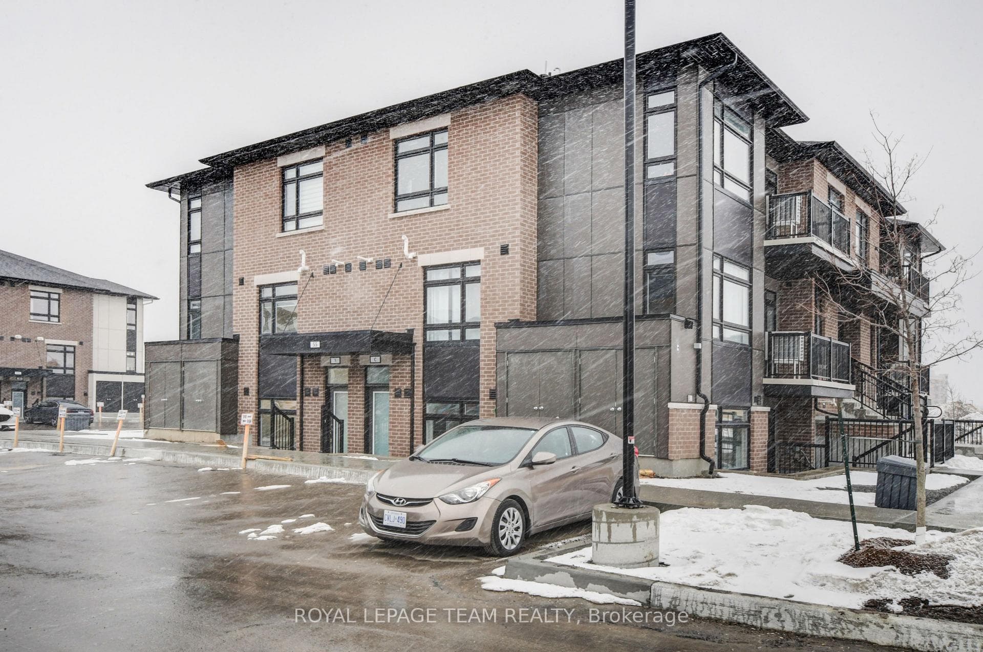 55 OVERBERG Way Unit A photo 3