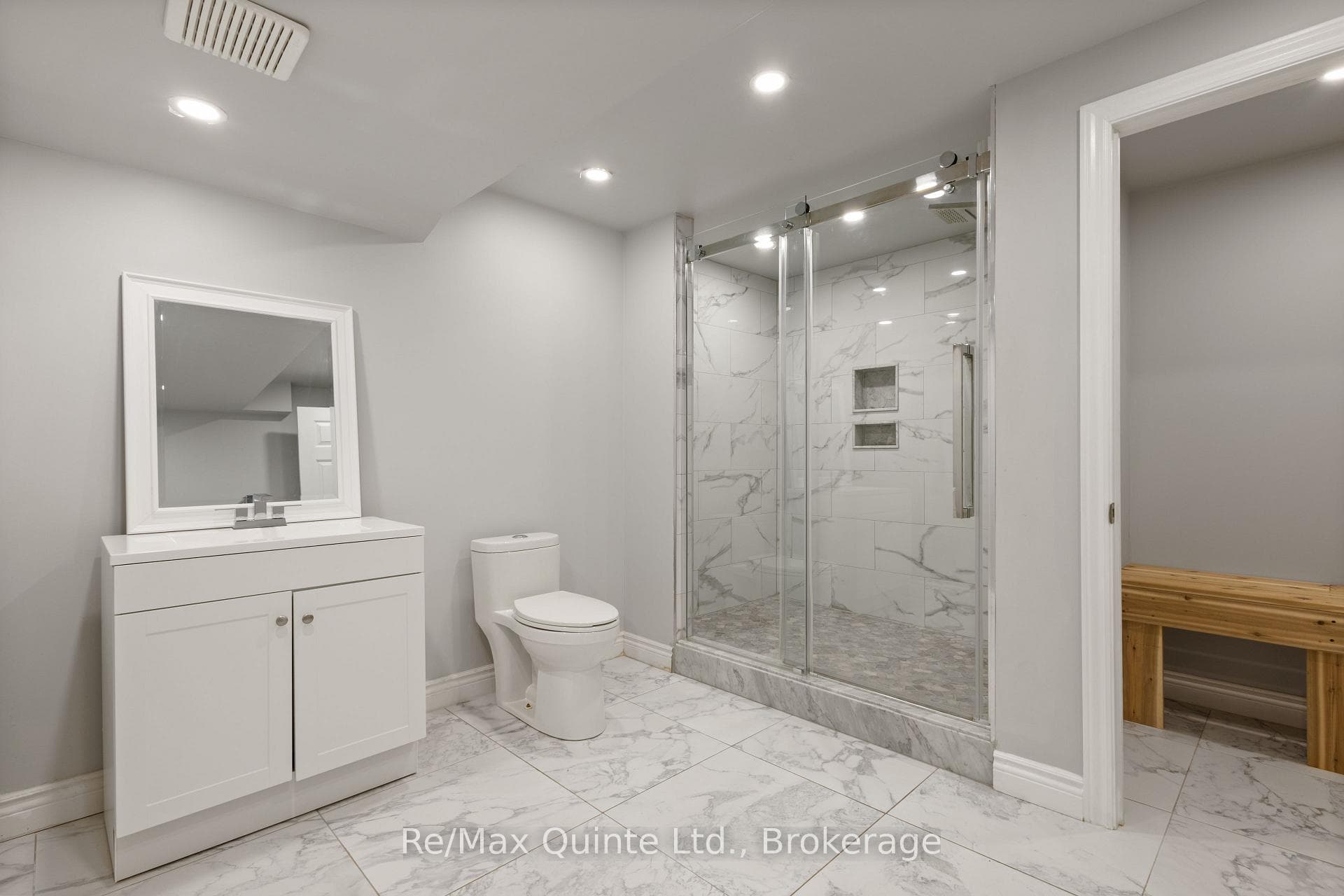 17 Applewood Court photo 45