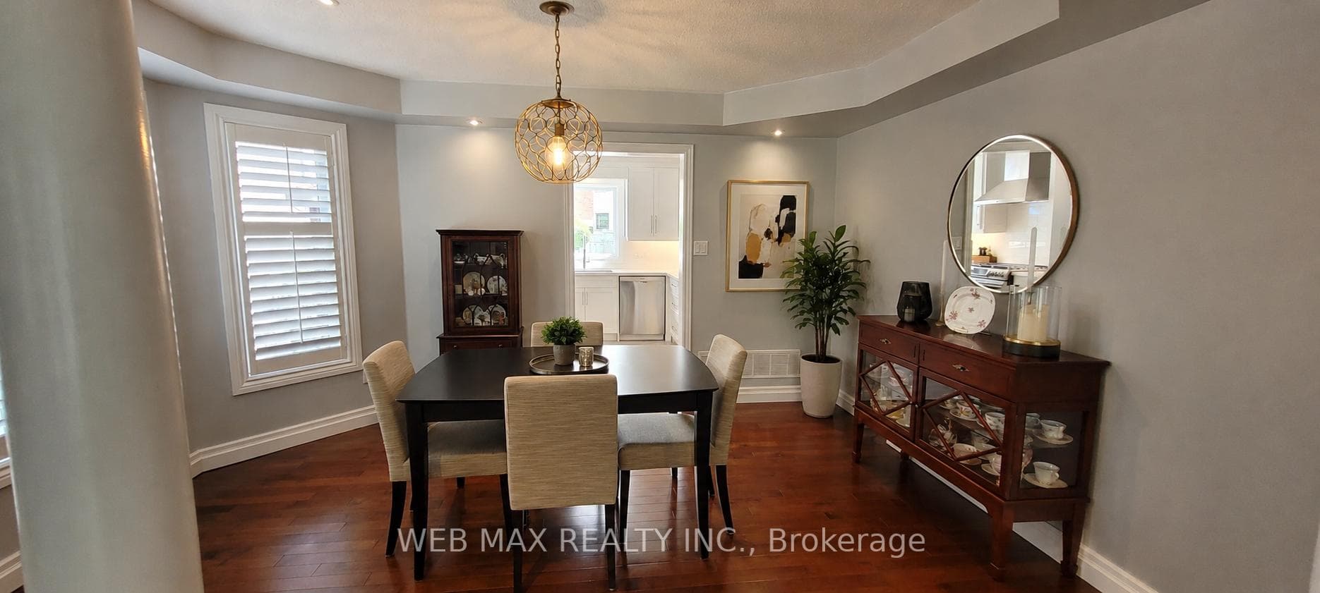 spacious dining room, hardwood,bay window,shutters