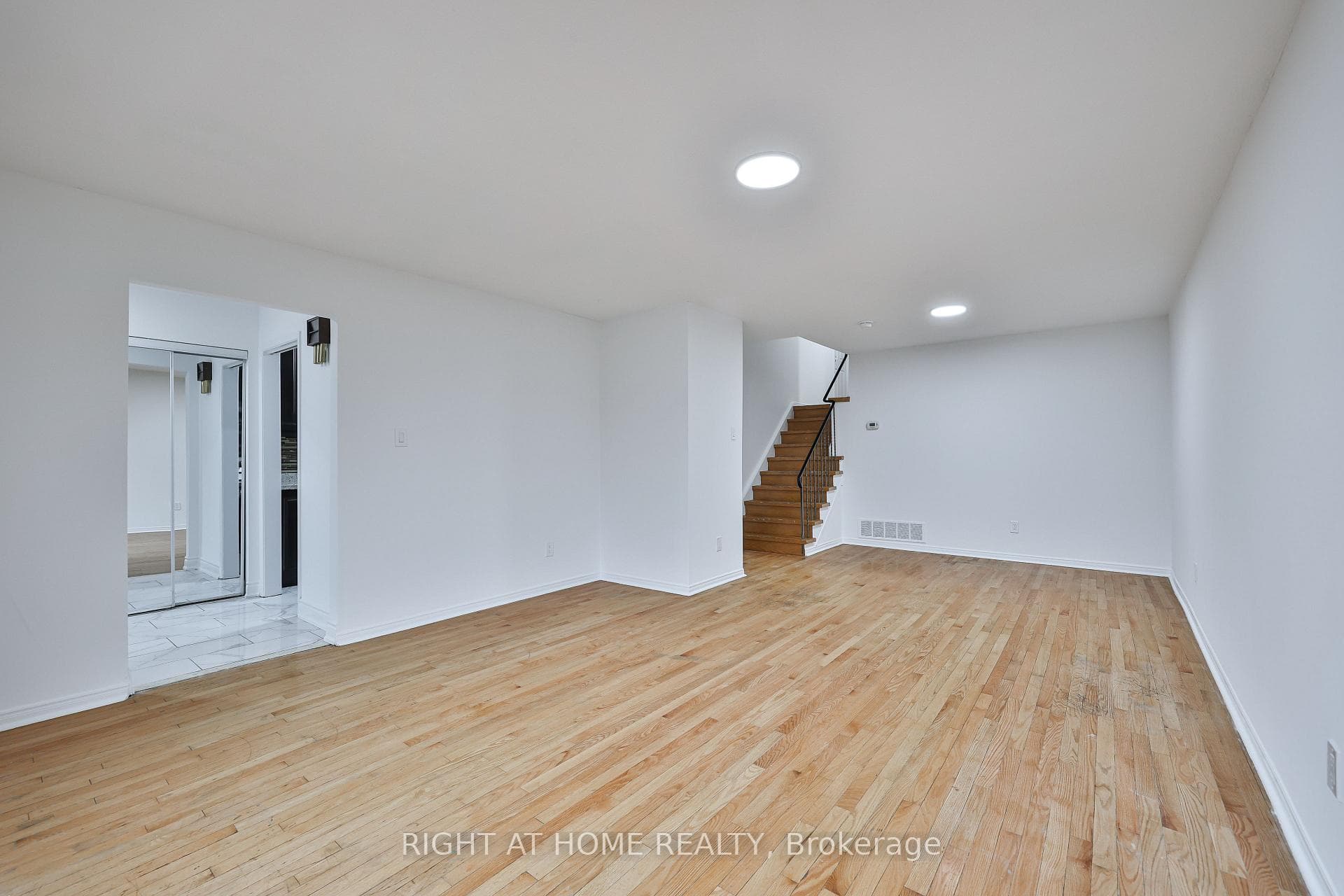 3783 Keenan Crescent Unit Upper photo 9