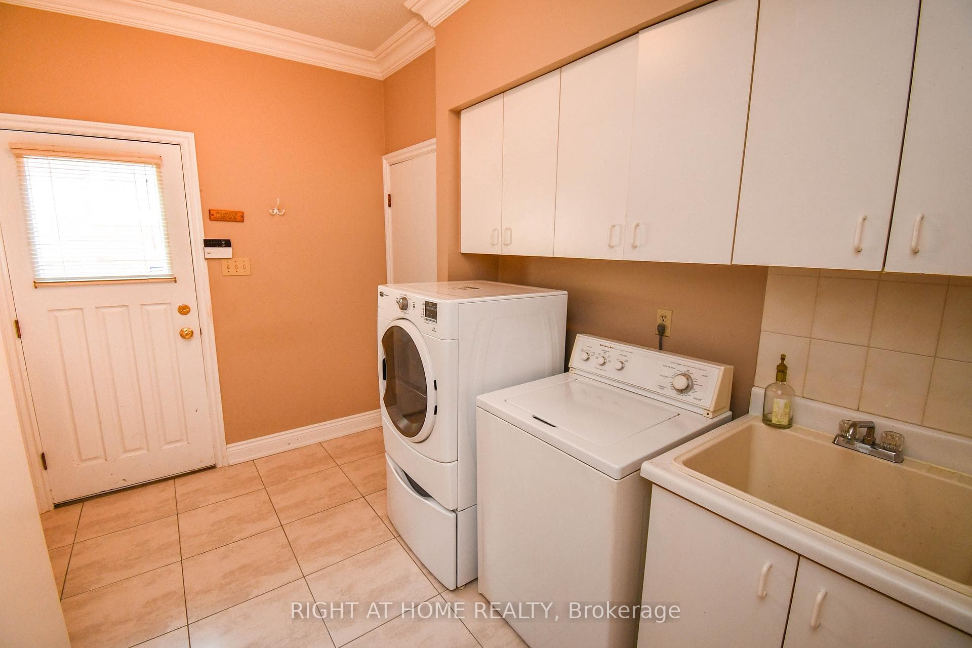 75 Father Ermanno Crescent photo 12