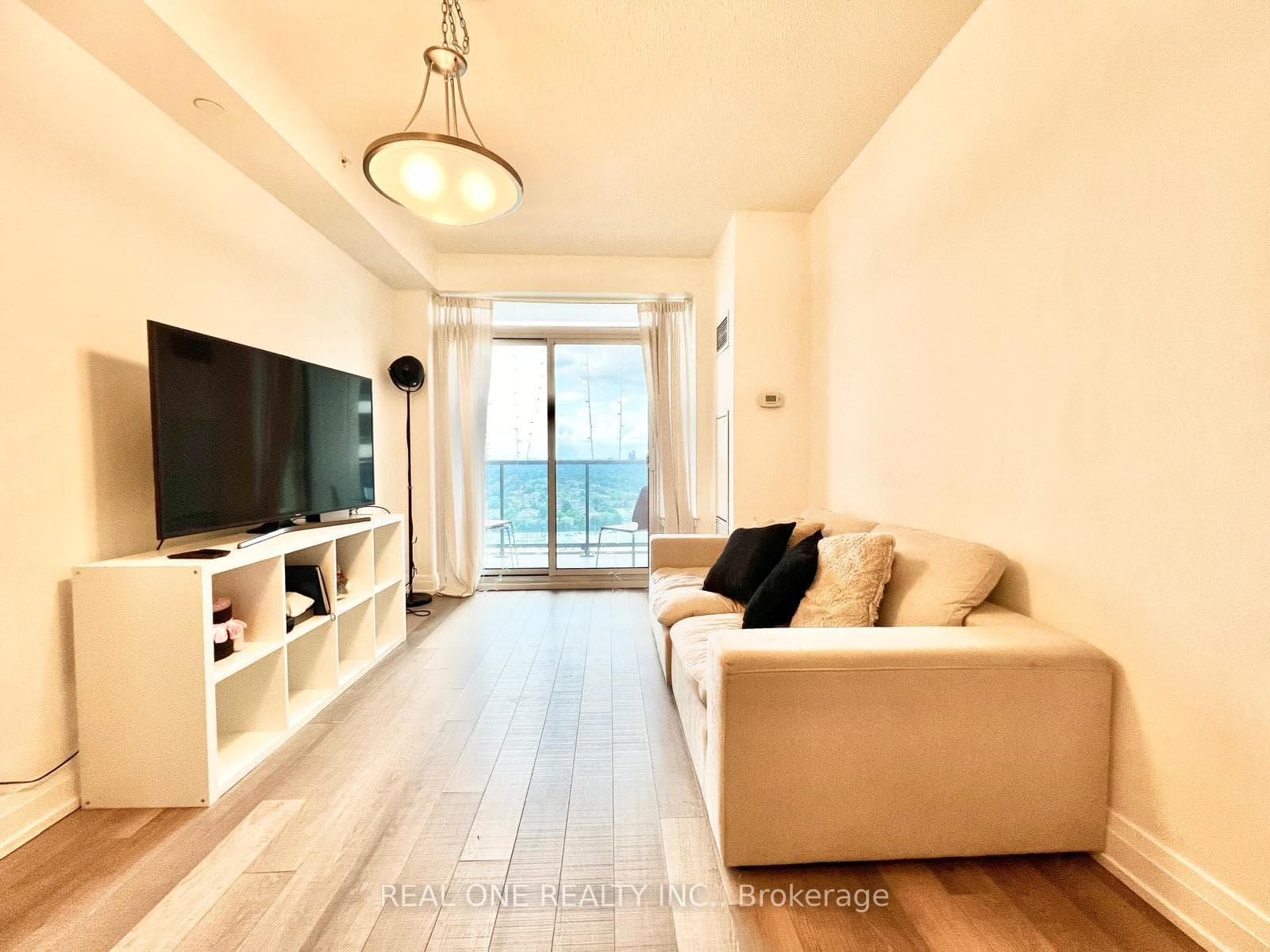 7165 Yonge Street Unit 1911 photo 5