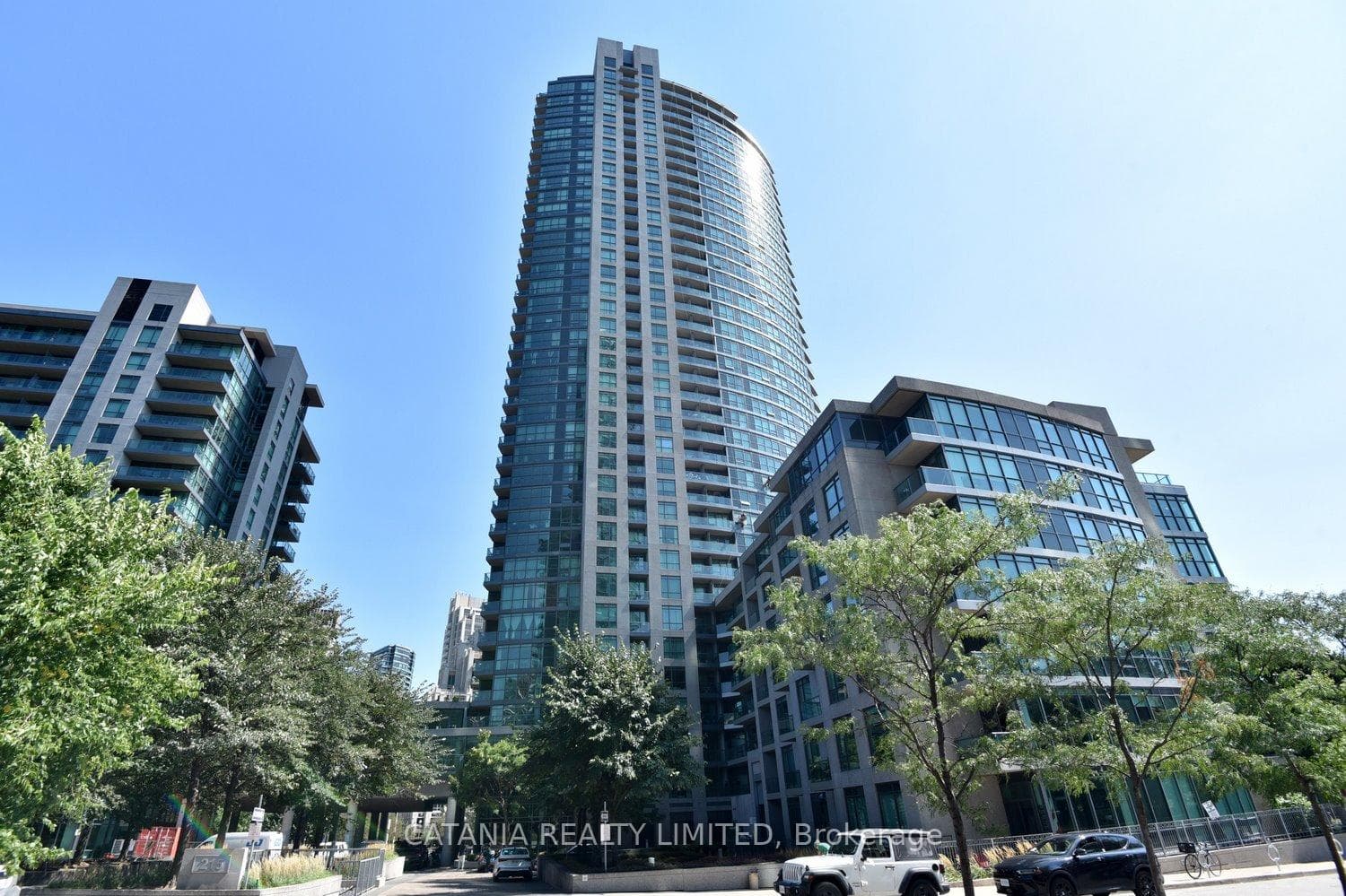 215 Fort York Boulevard Unit 210 photo 2