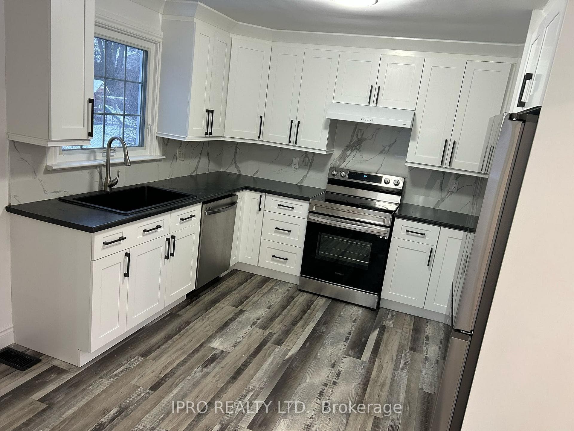 133 Corman Avenue photo 17