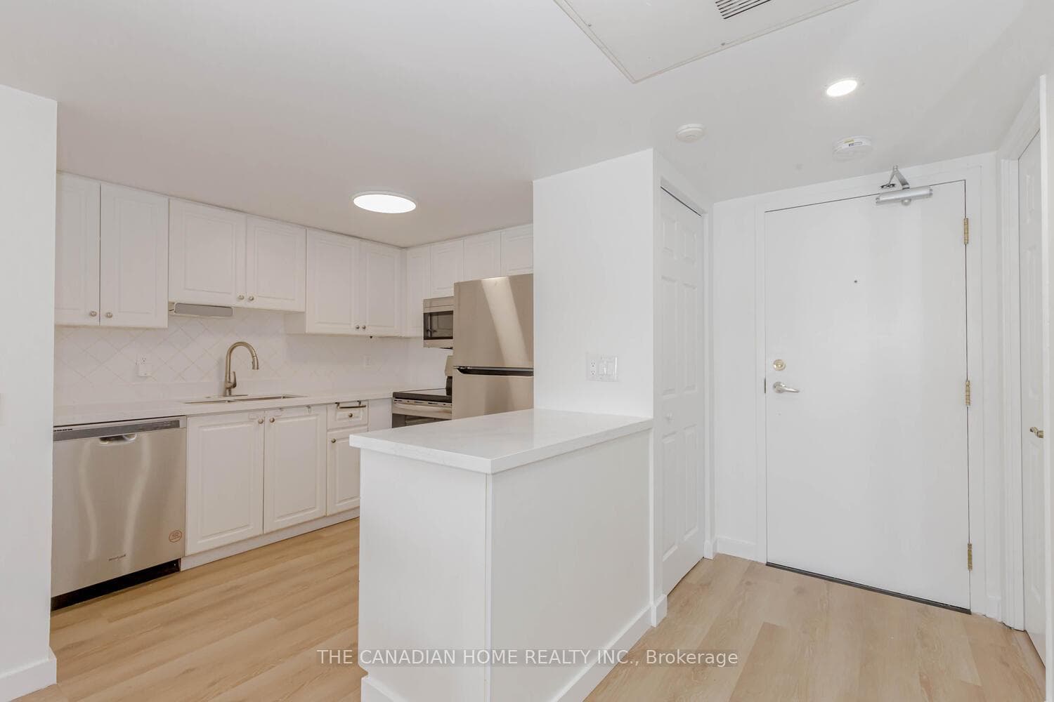 160 WELLINGTON Street Unit 205 photo 7