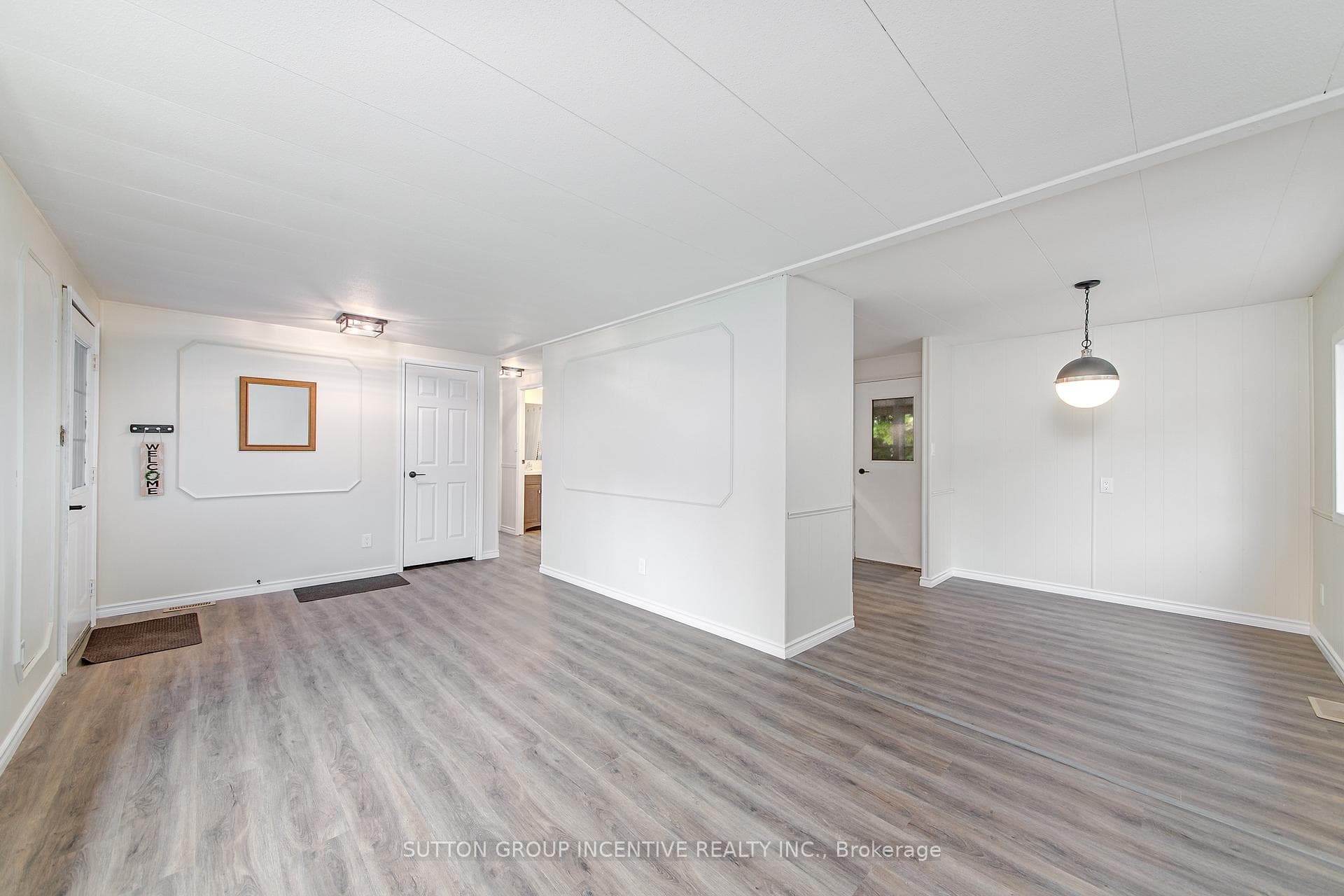 24 FLORA Court photo 7