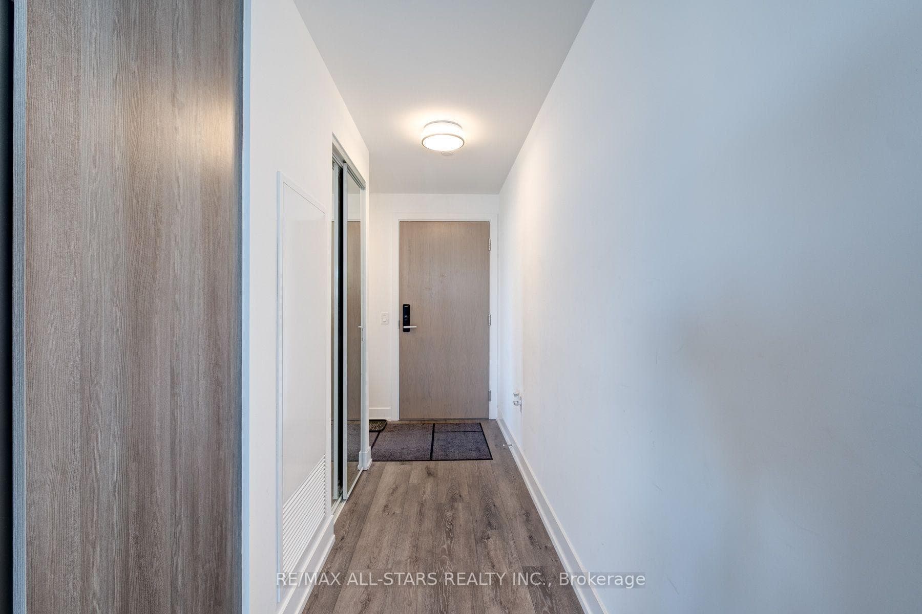 575 Bloor Street Unit 2302 photo 4
