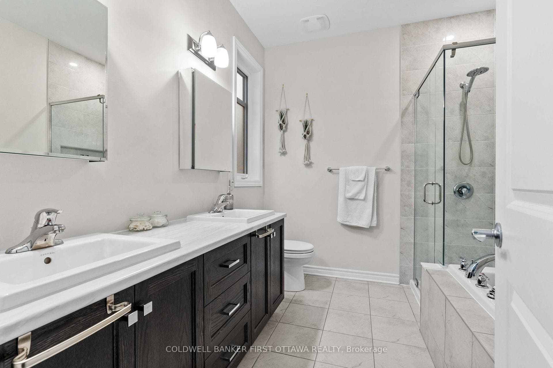 214 BLACKHORSE Drive photo 25