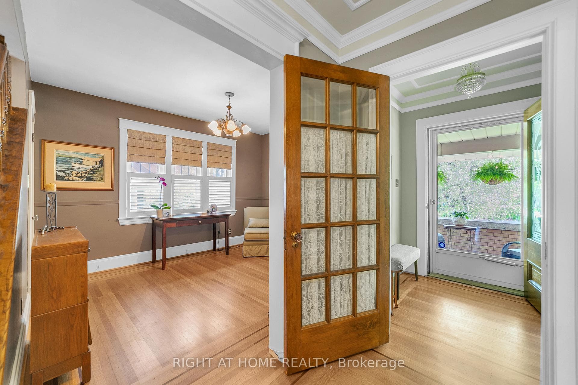 16 Nelles Boulevard photo 9