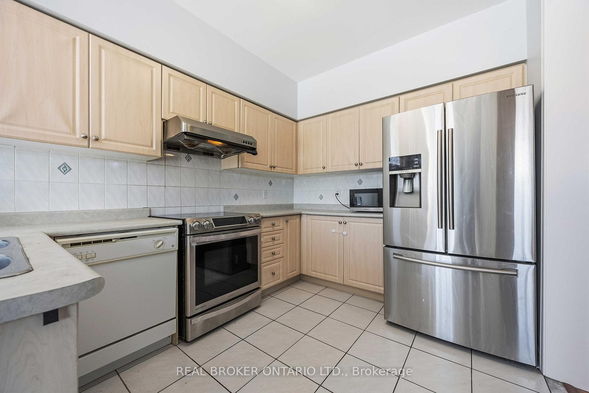 8 Medley Crescent photo 19