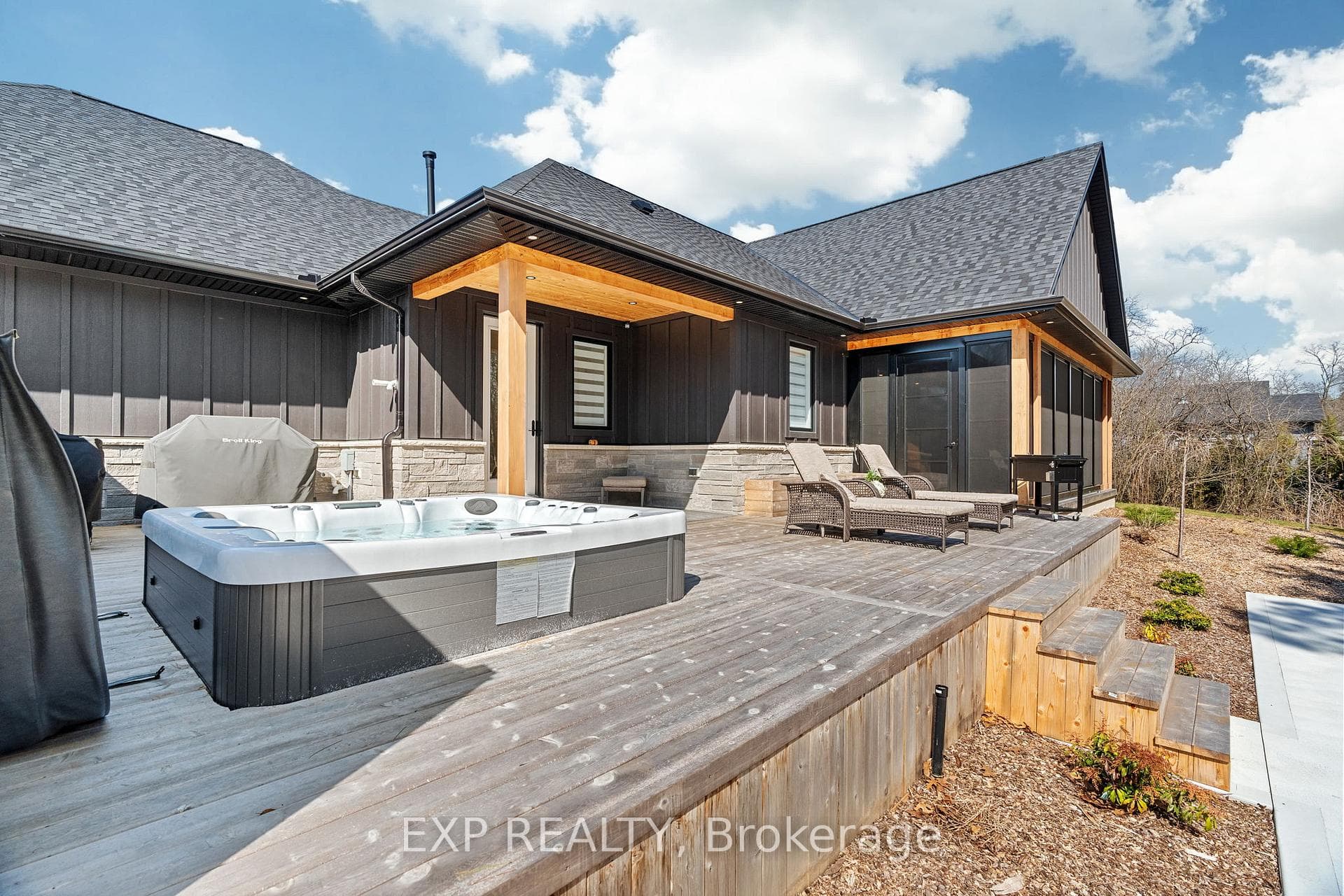 Wooded deck with 6 man hot tub