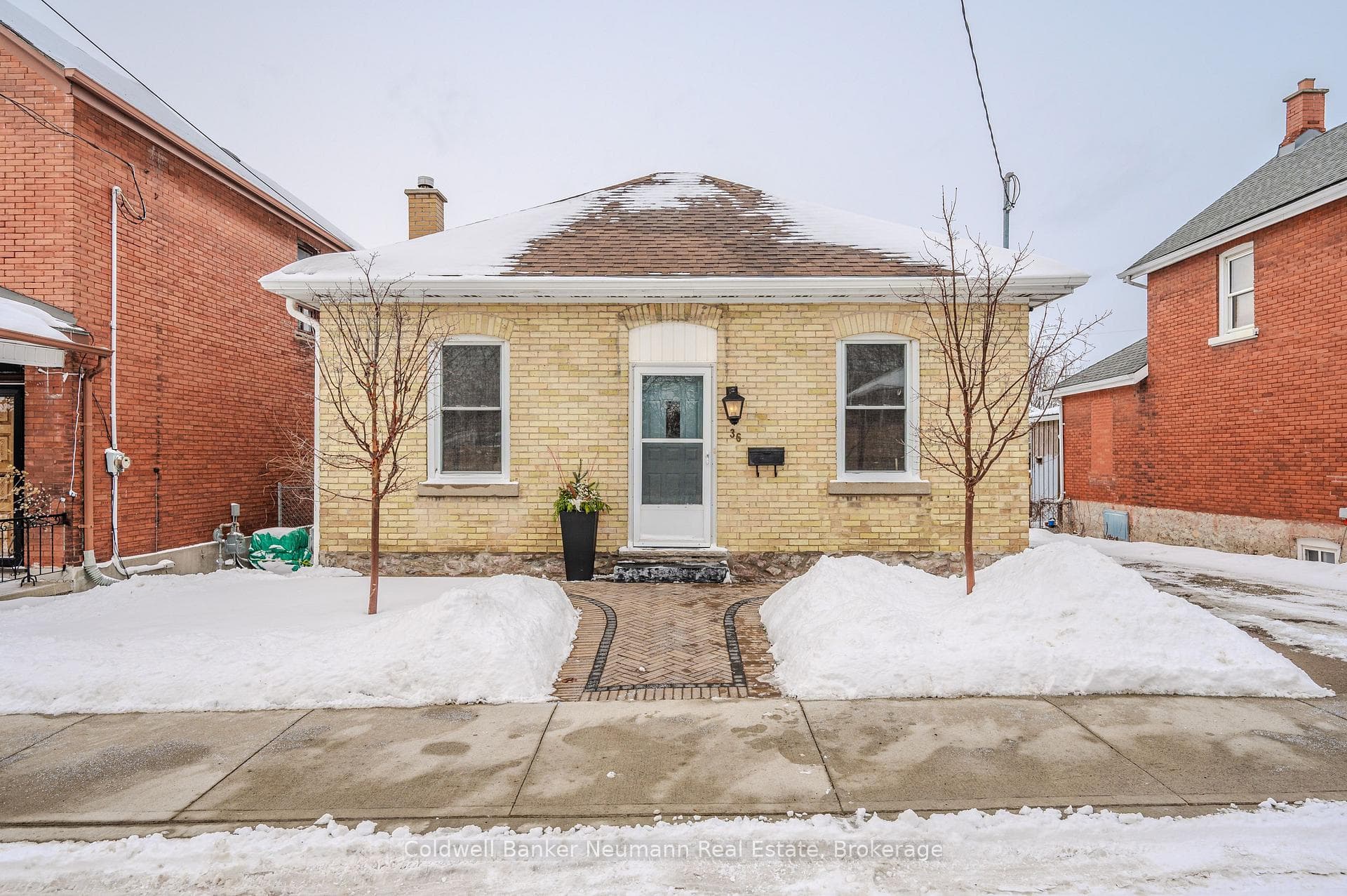 36 Manitoba Street photo 1