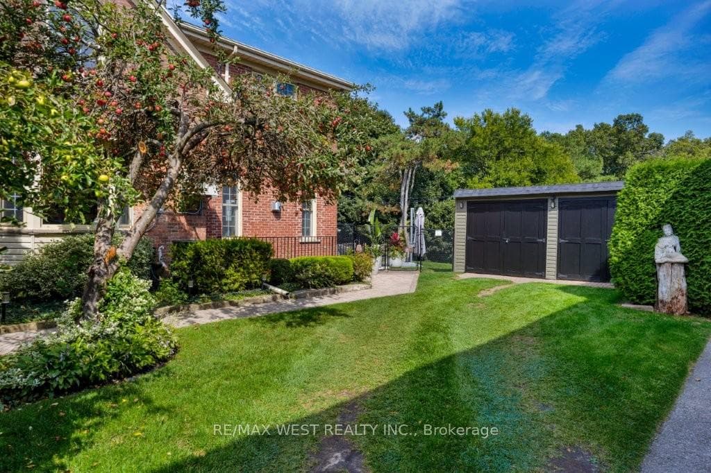 207 Ellis Avenue photo 38