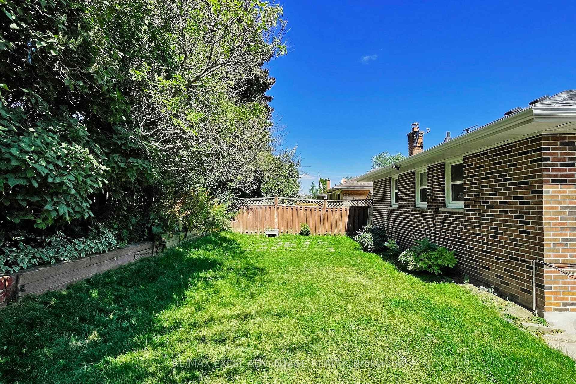 392 Humewood Avenue Unit Main photo 31