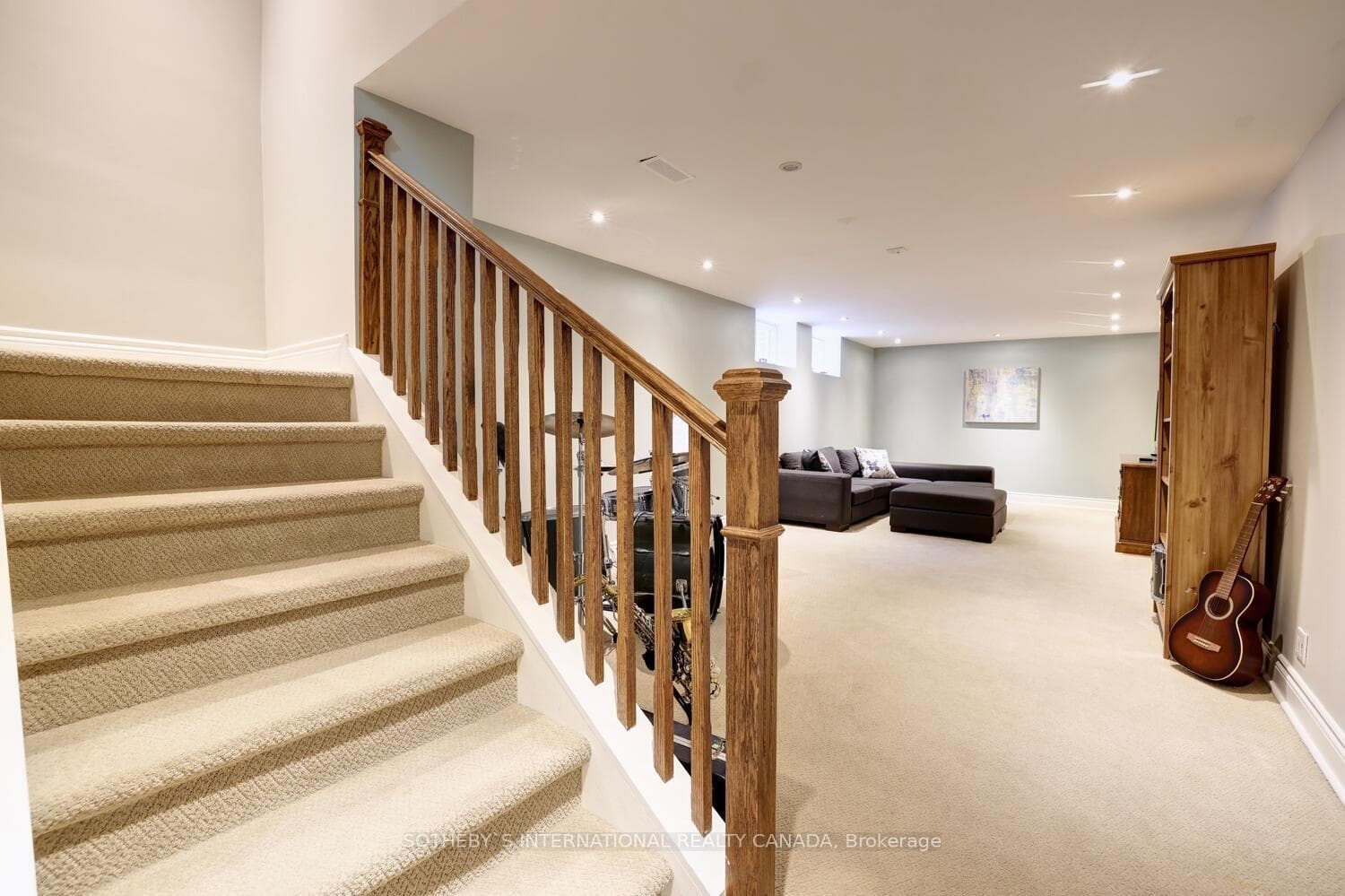 1456 Rogerswood Court photo 39