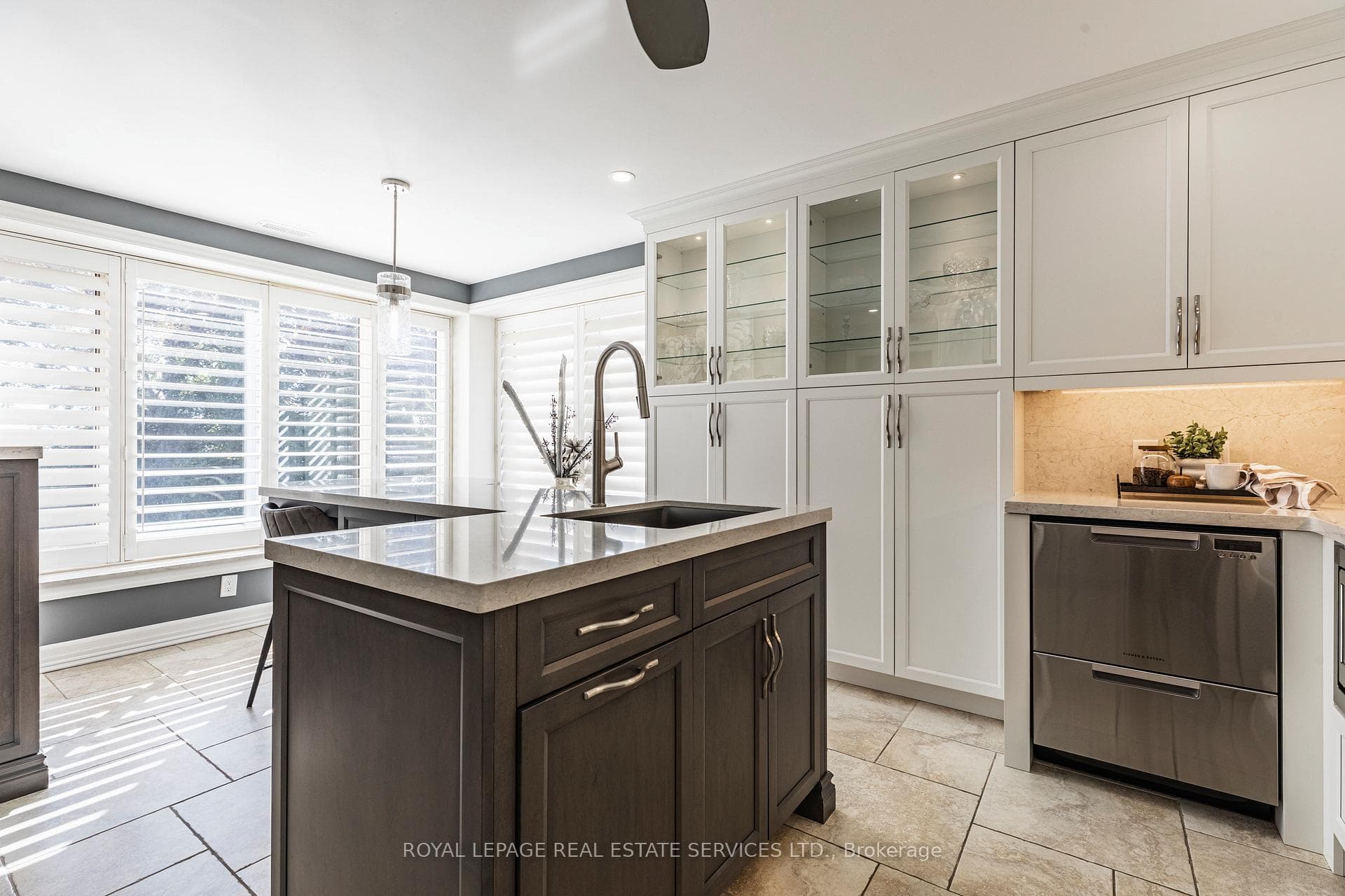 5340 Lakeshore Road Unit 204 photo 15