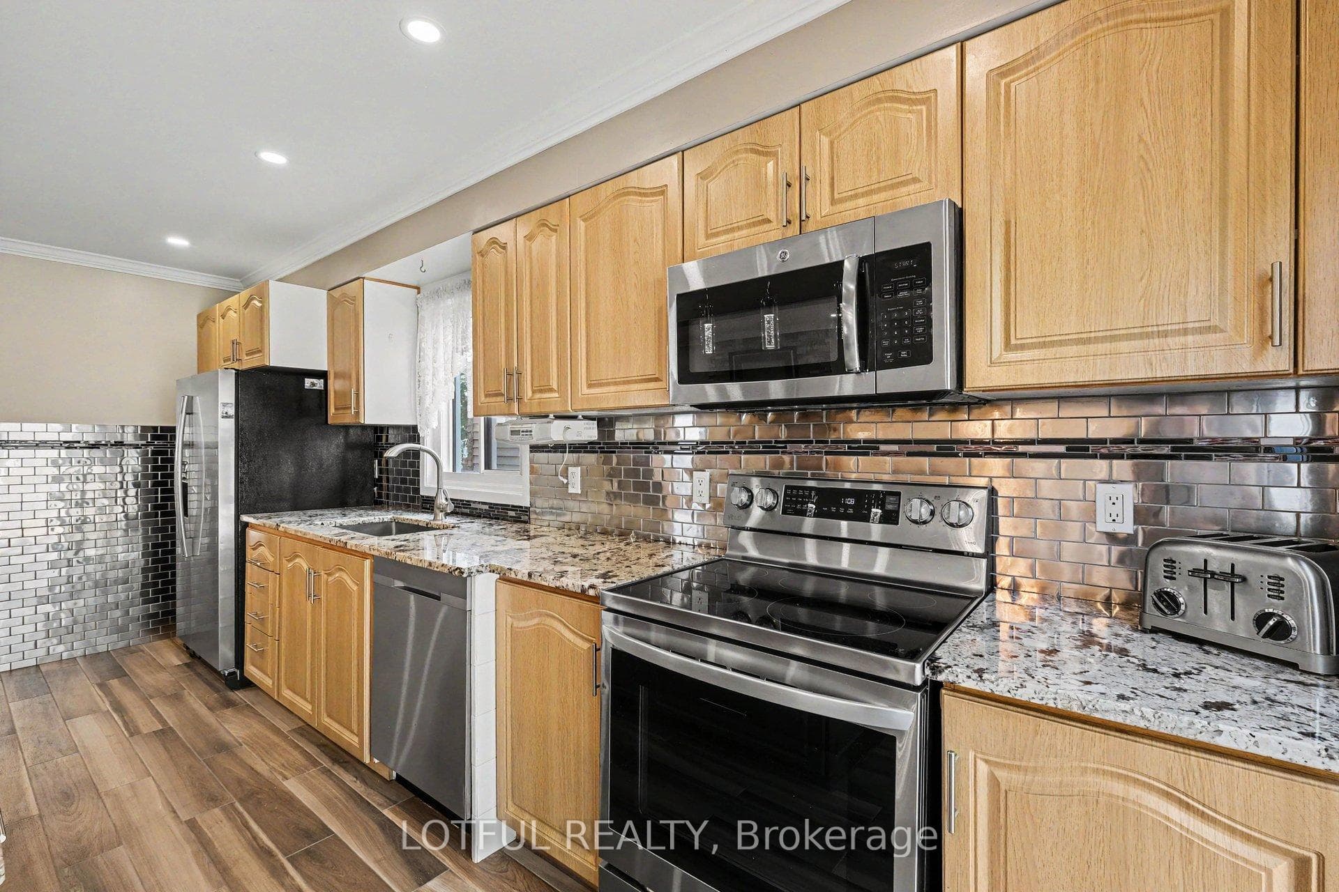 52 Fair Oaks Crescent photo 11
