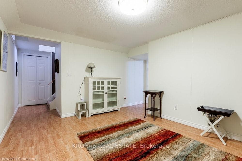 212 SILVERBIRCH Boulevard photo 27