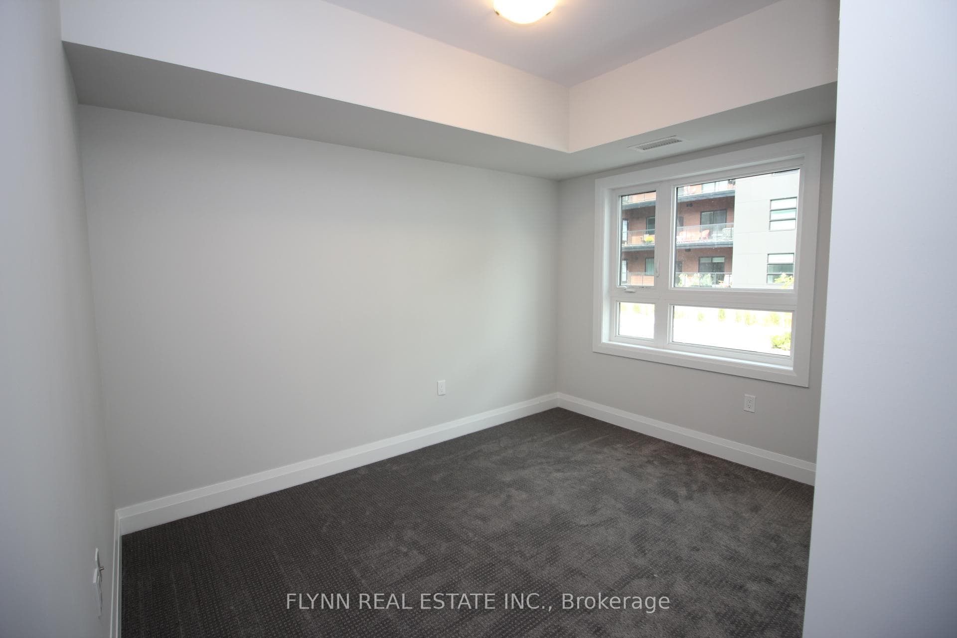 118 SUMMERSIDES Boulevard Unit 104 photo 15