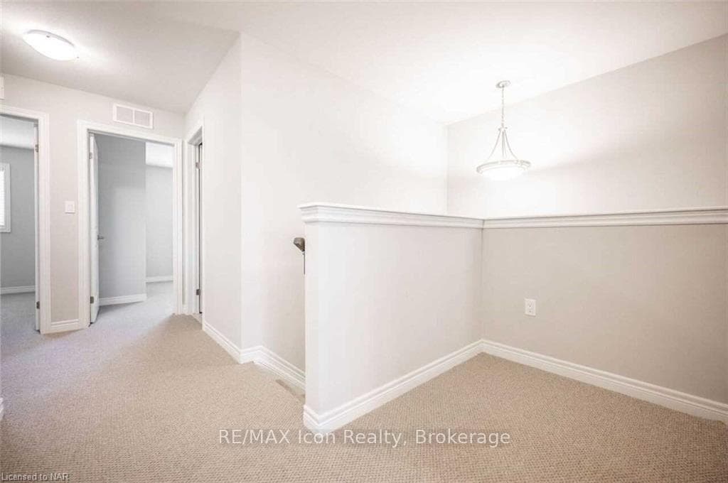 135 Acacia Avenue photo 10