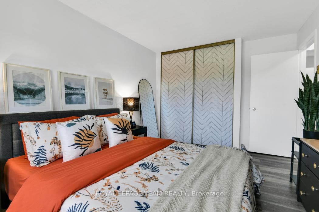 212 VIEWMOUNT Drive Unit 204 photo 19