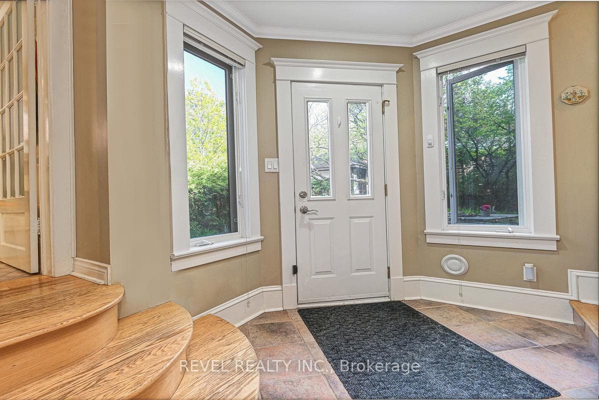 320 CLEMOW Avenue photo 19