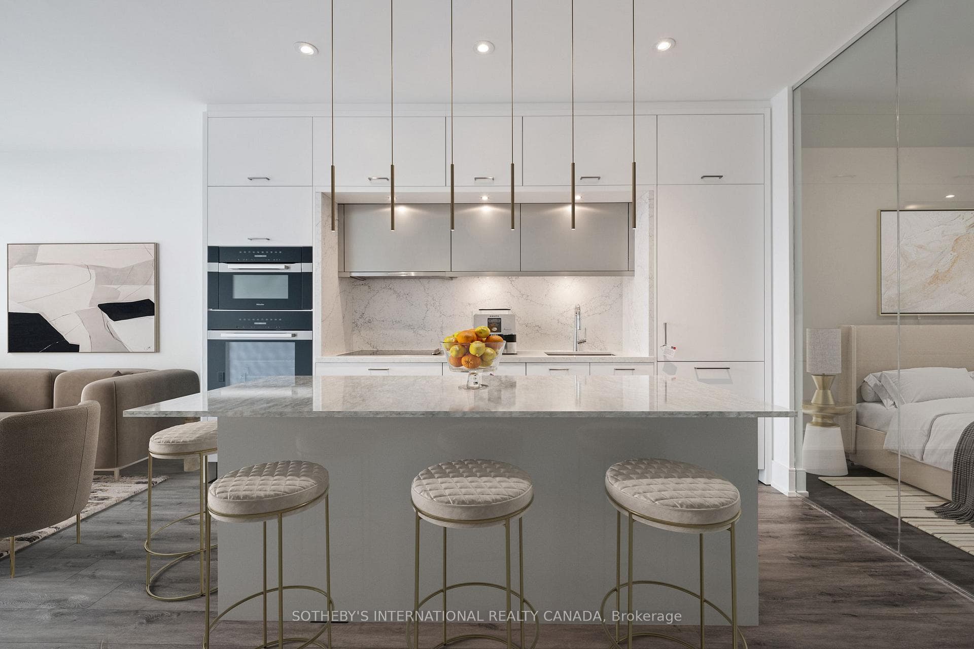 A Sophisticated Mix of Quartz with Metal Accents