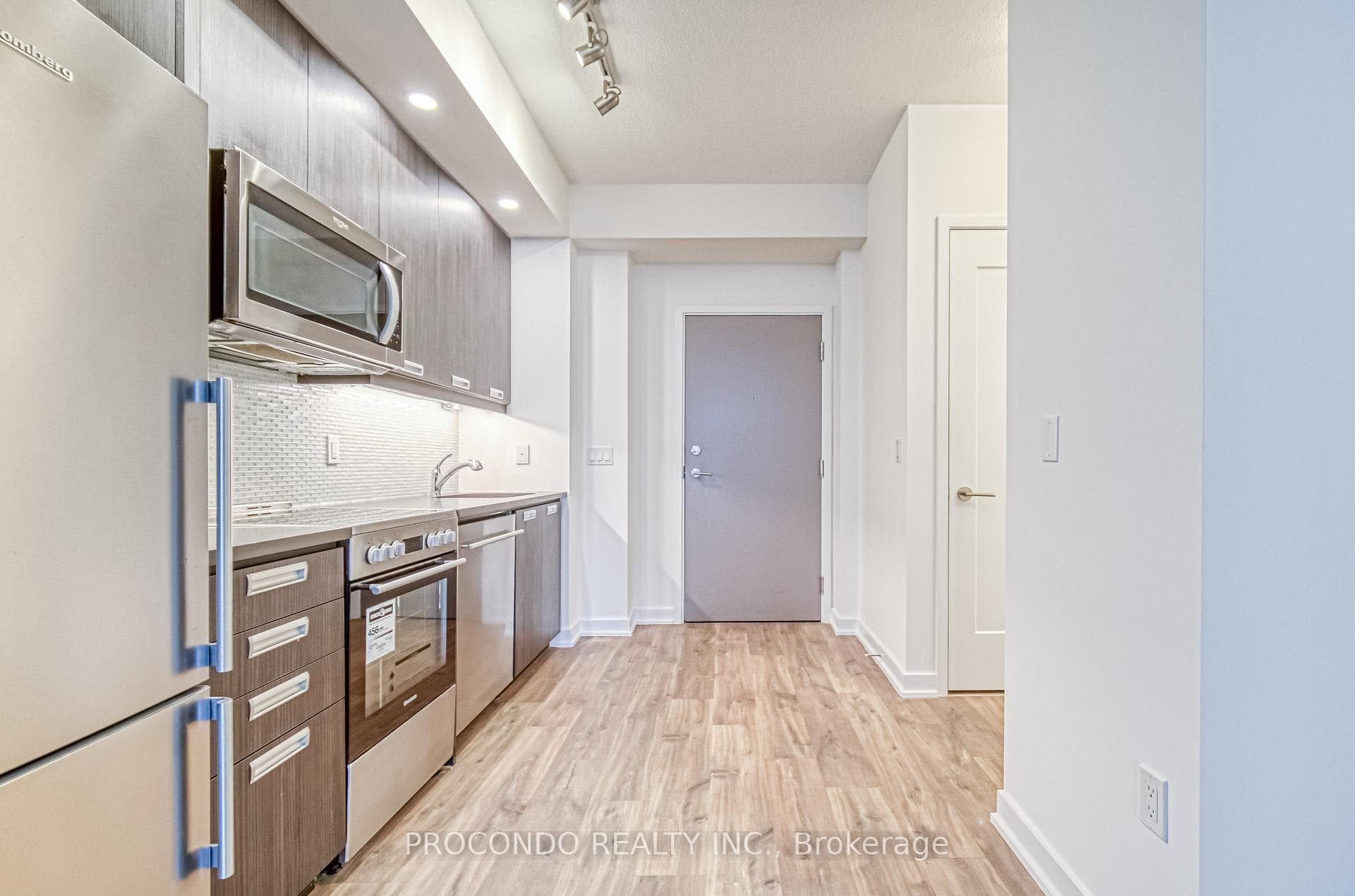 99 John Street Unit 1405 photo 14
