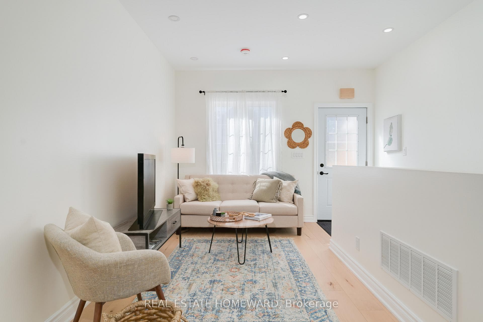 173 Coxwell Avenue photo 4