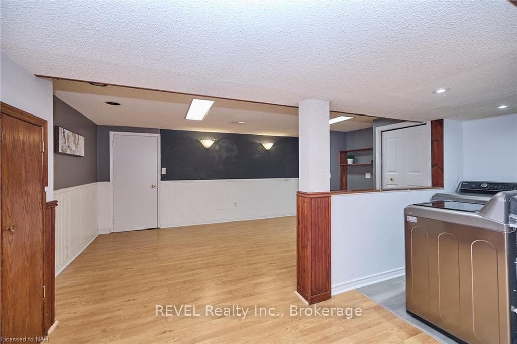 110 STRADA Boulevard photo 32