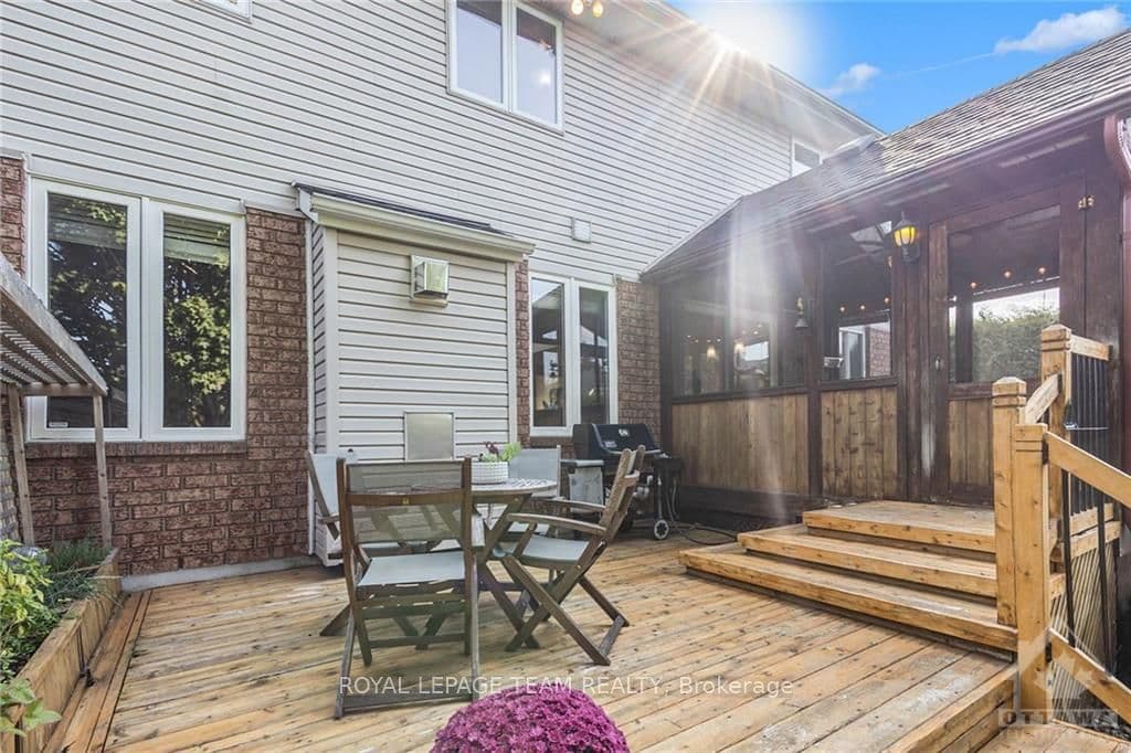 863 GIANT CEDARS Crescent photo 27