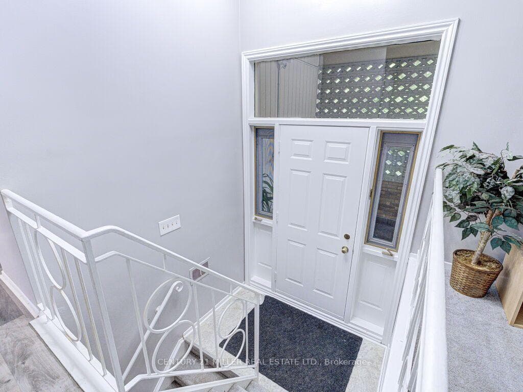 154 Luscombe Street photo 7