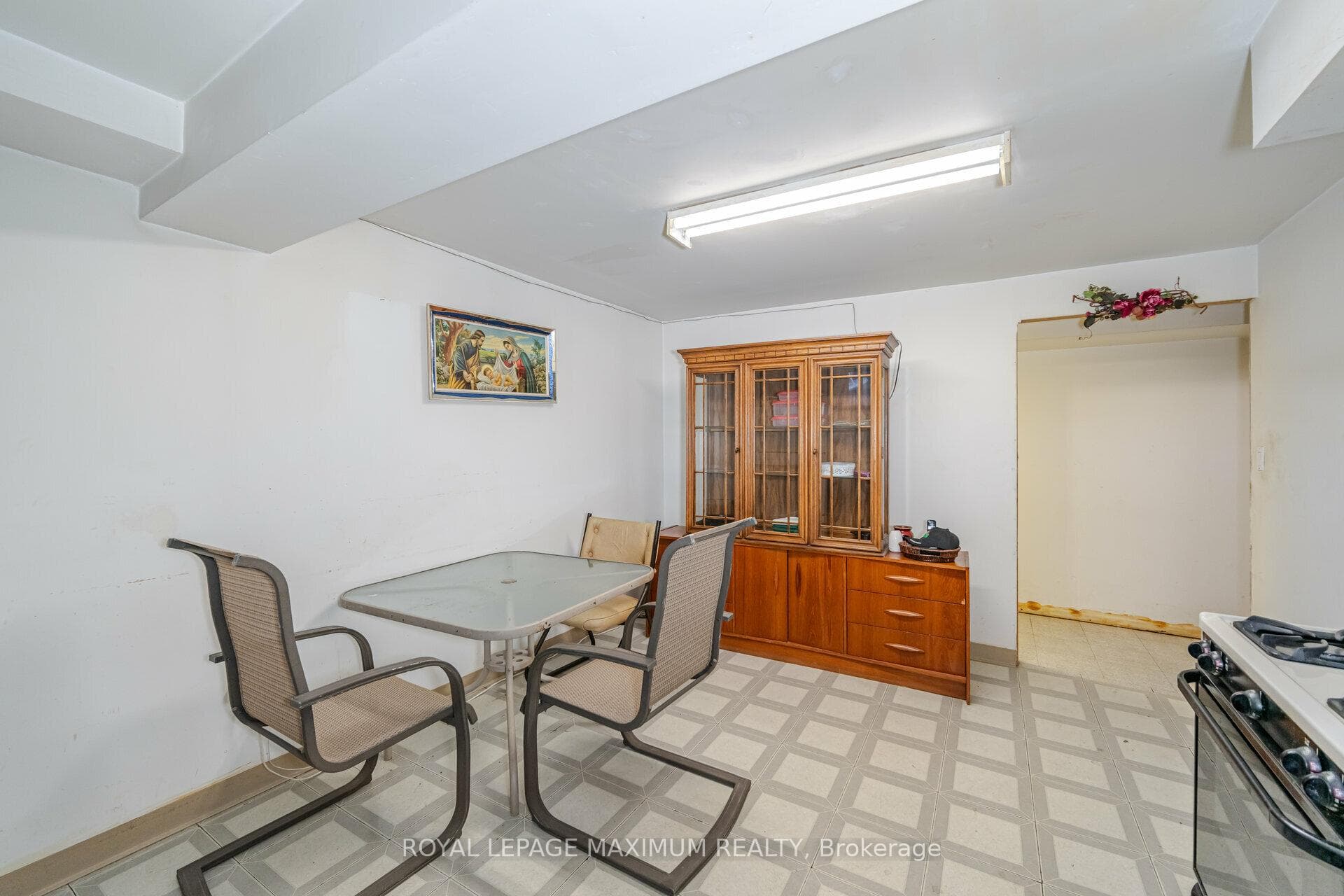 Basemenr Kitchen Dining Area