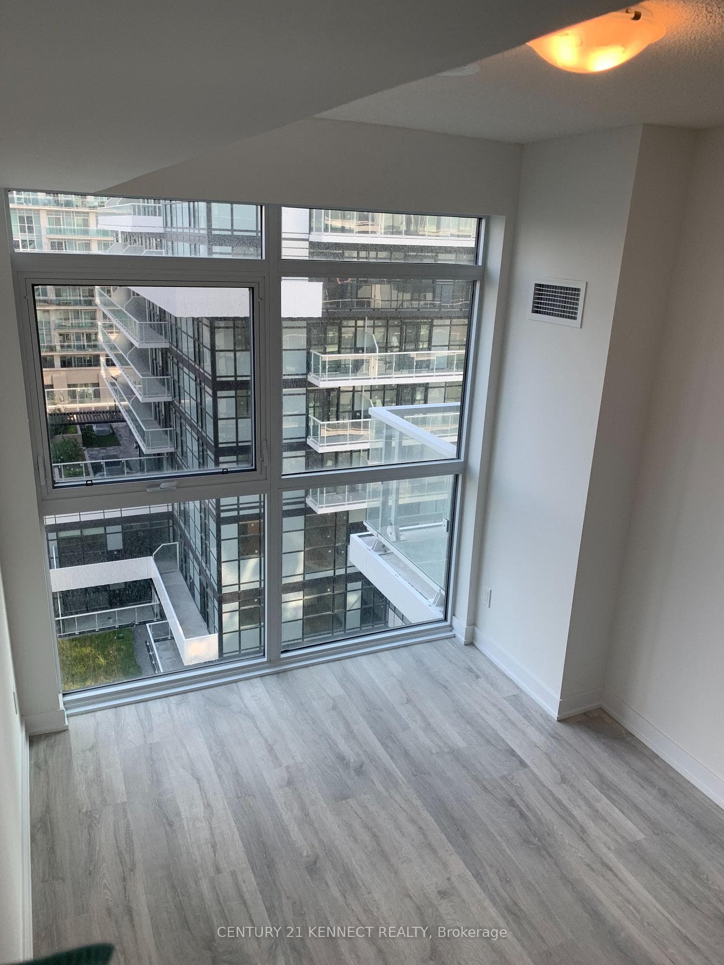 251 Manitoba Street Unit 912 photo 33