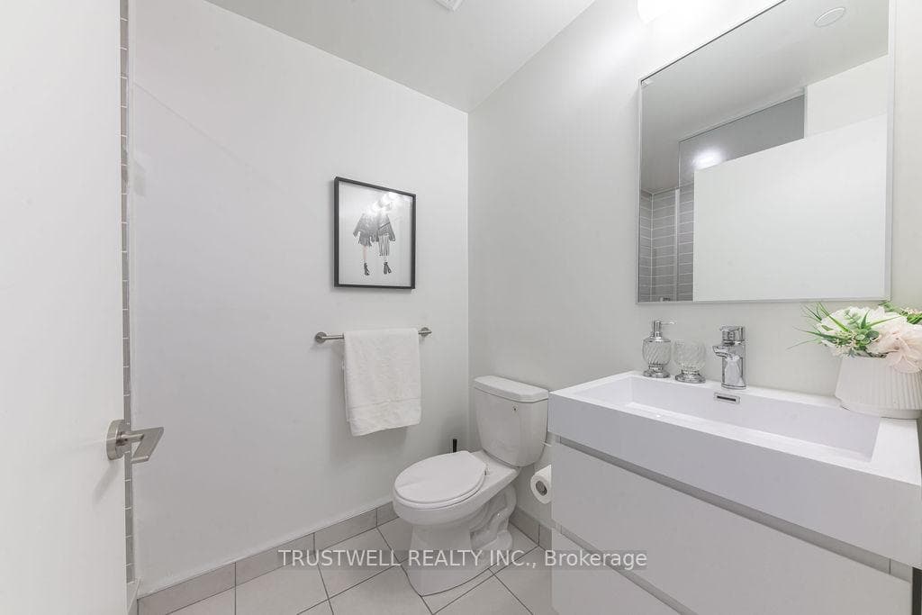 38 Simcoe Promenade Unit 407 photo 13