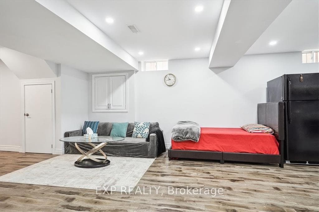 125 Lampman Drive photo 31