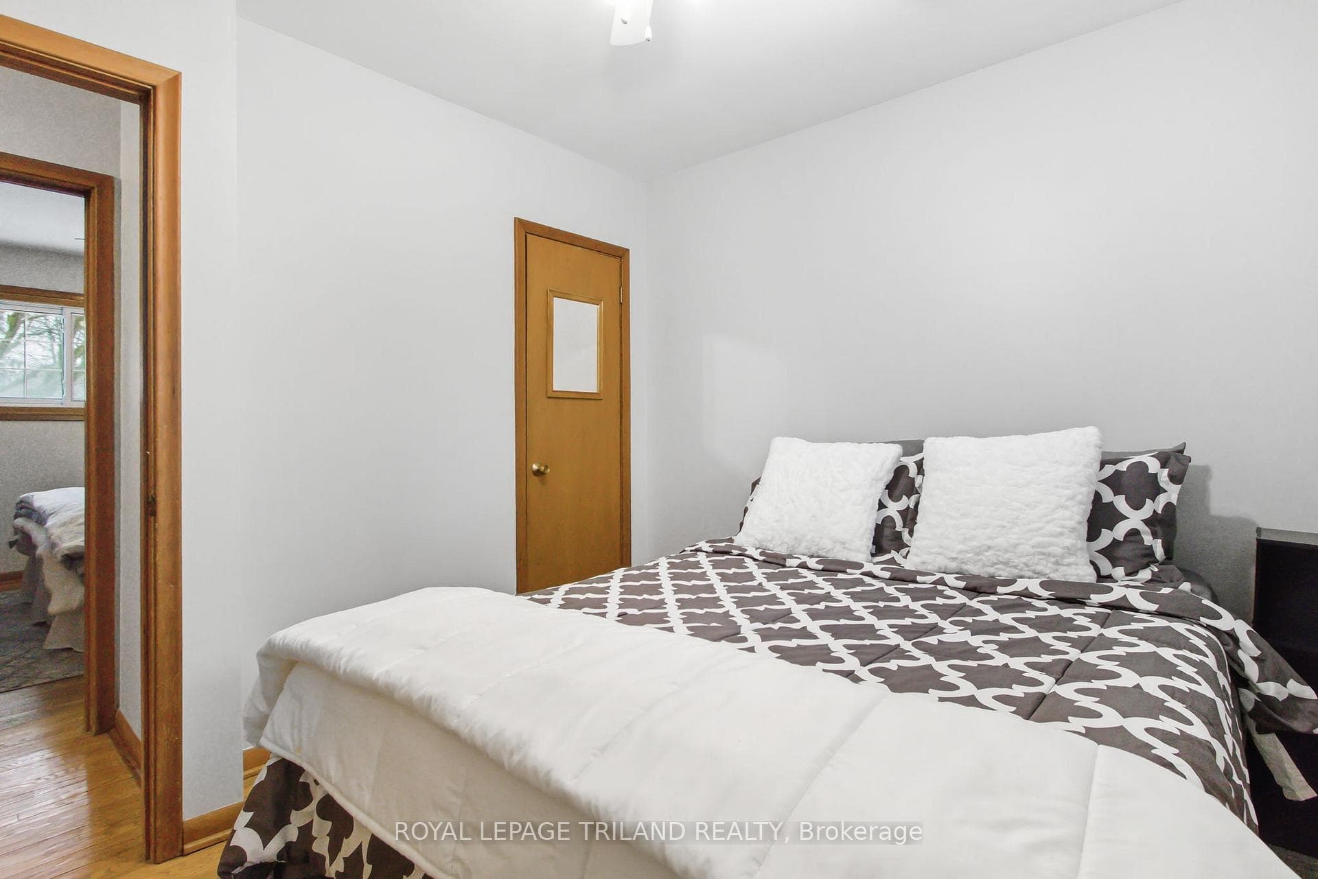99 SUSAN Avenue photo 23