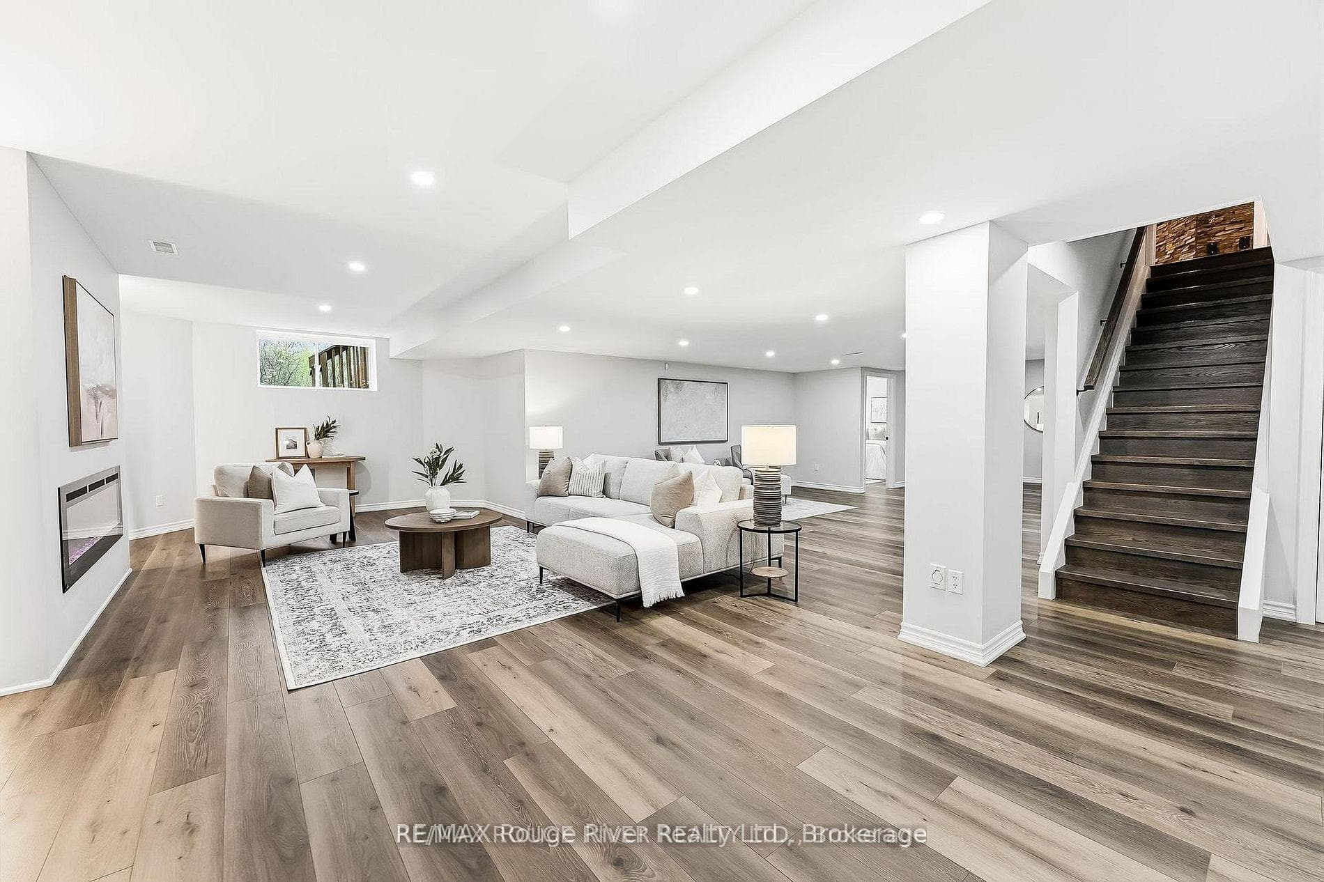 30 Hanover Court photo 34