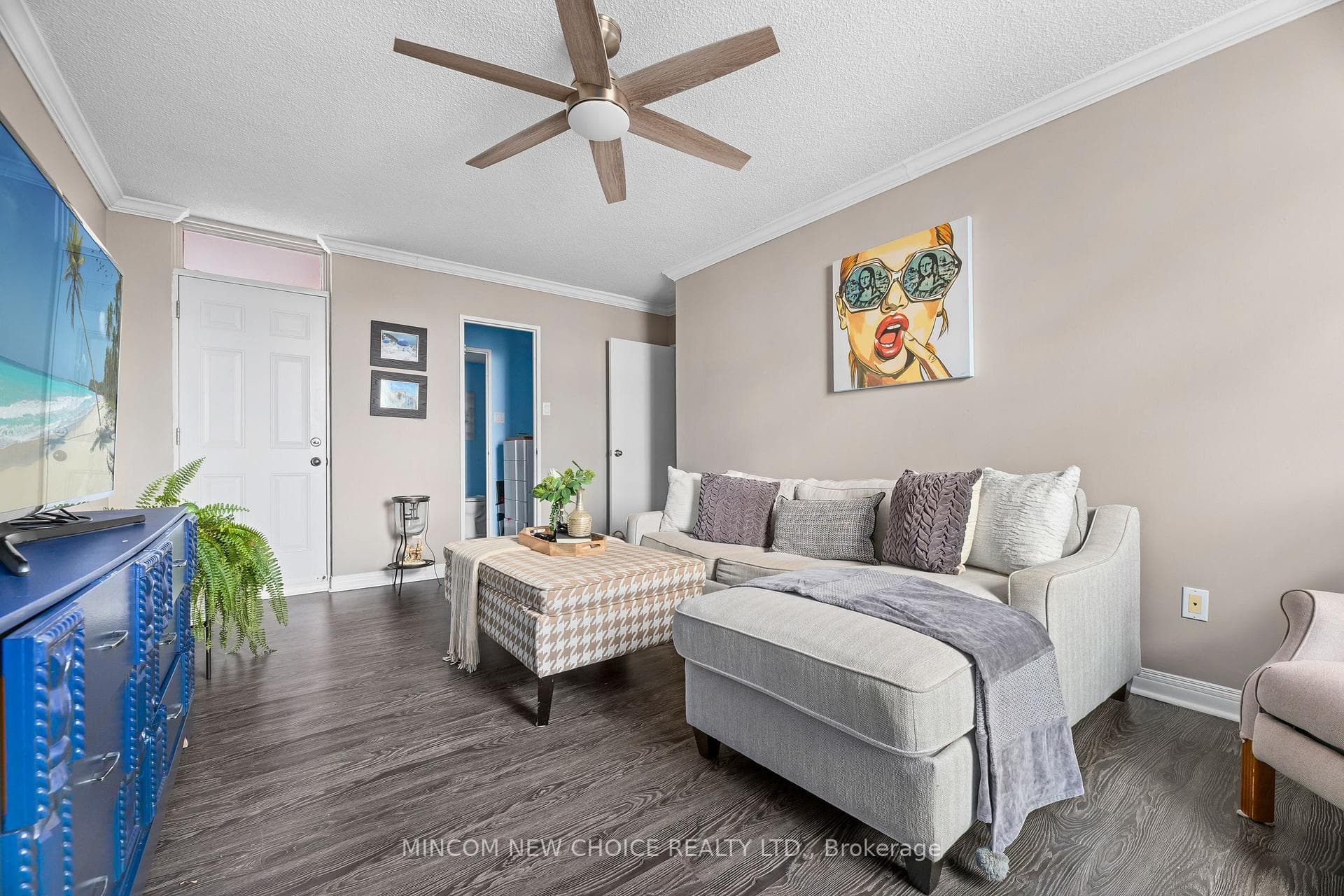 Walk-Thru Closets to 2pc Ensuite