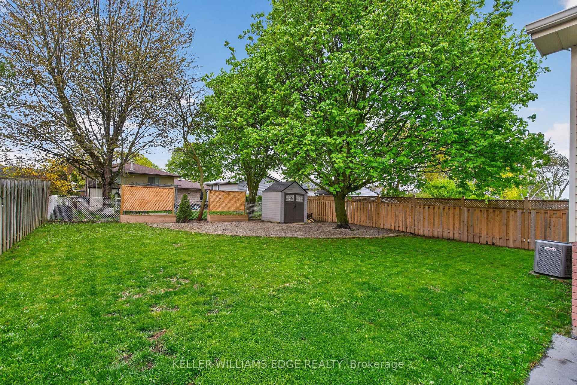 52 Latzer Crescent photo 39
