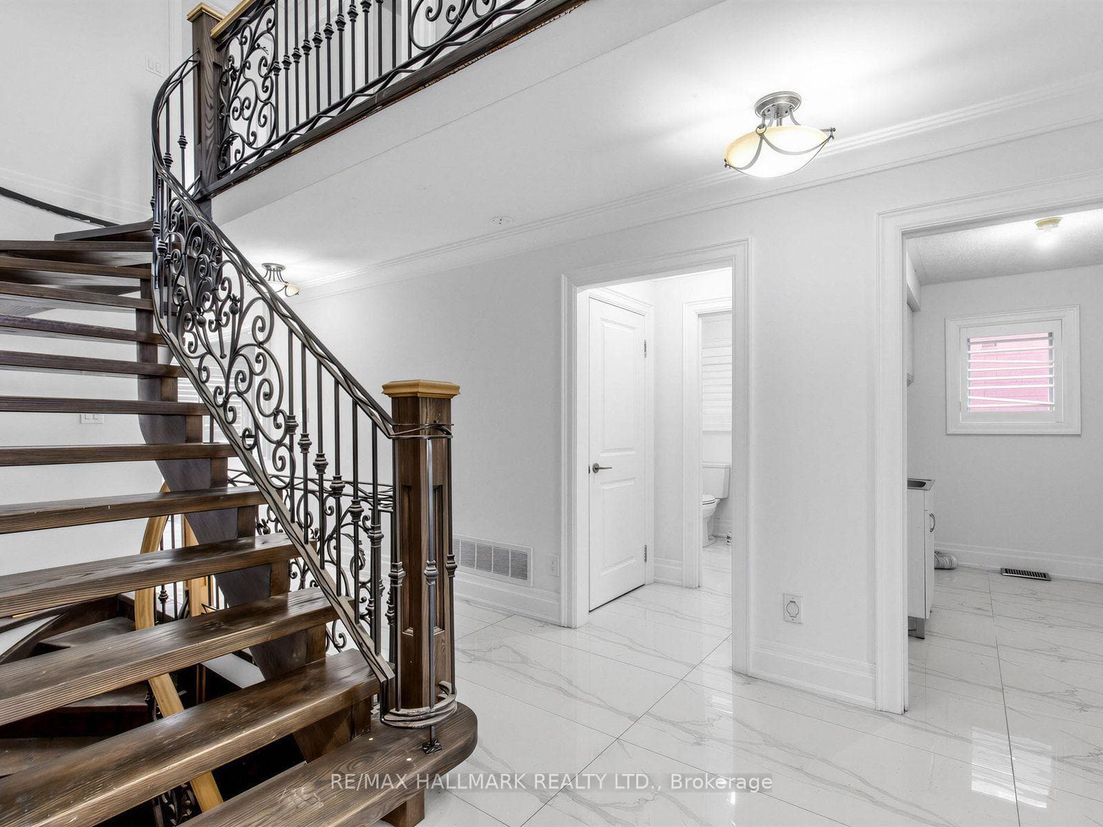 287 Andy Crescent photo 4