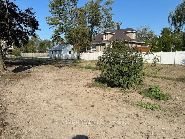 8066 Wallace Street photo 5