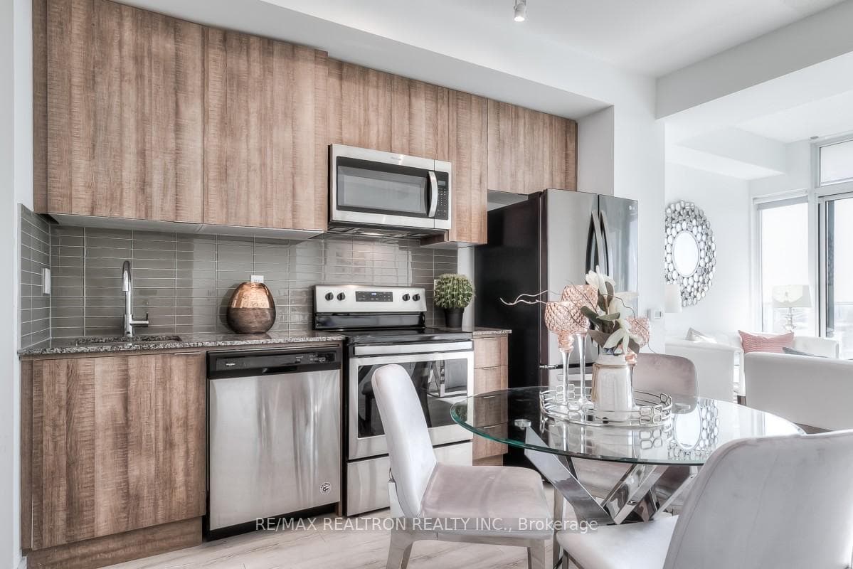 621 Sheppard Avenue Unit 628 photo 9