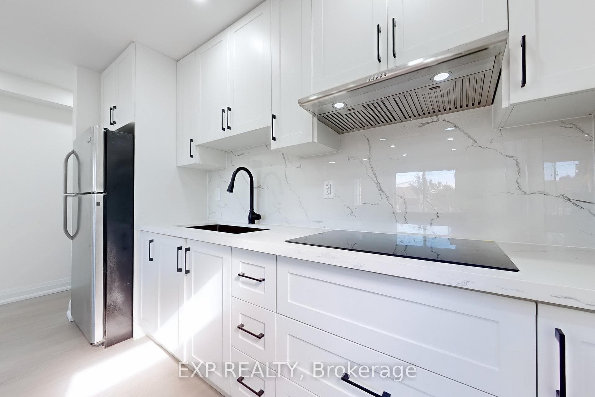 685 Jane Street photo 13