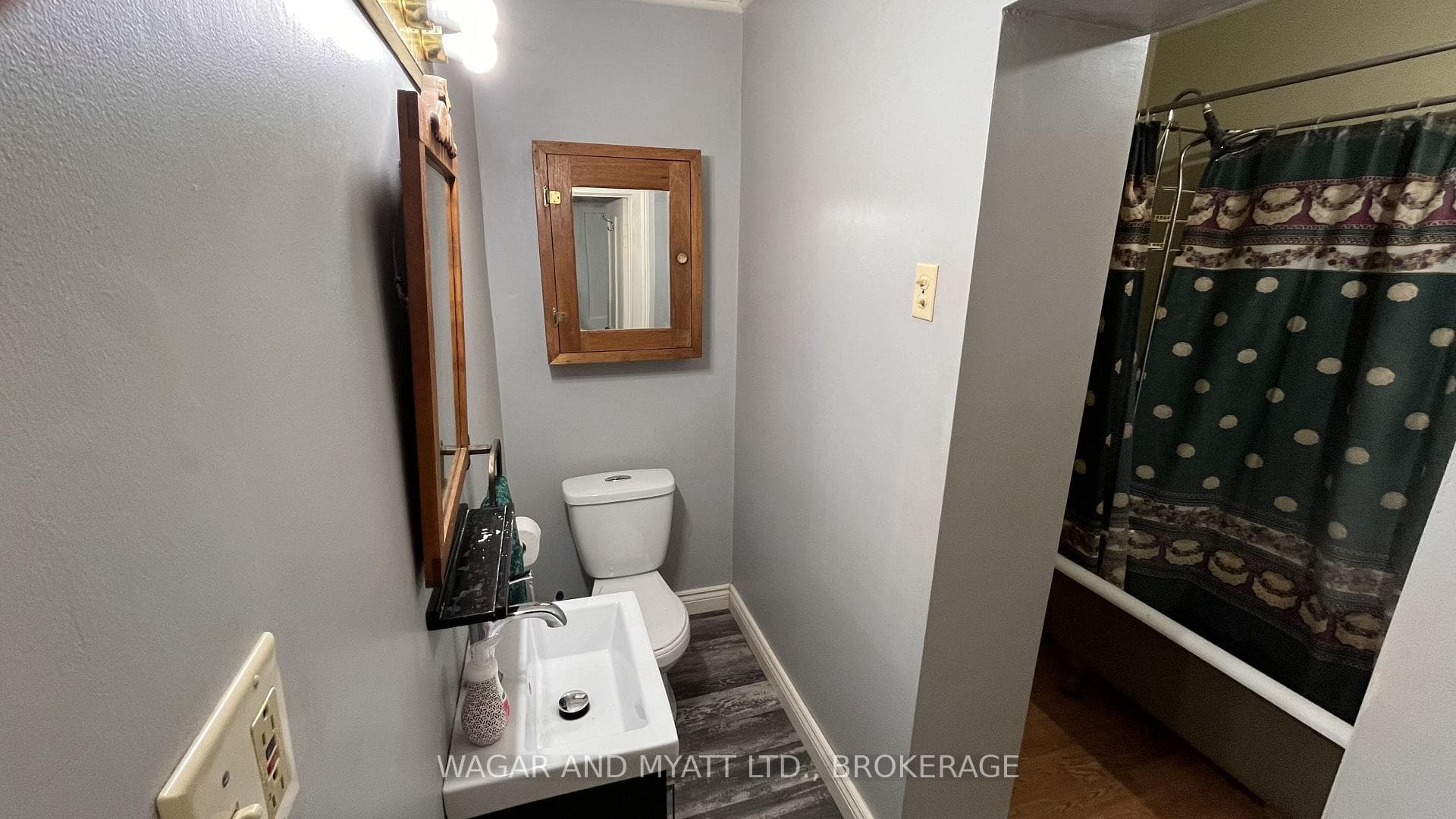 226 CAMDEN Road photo 20