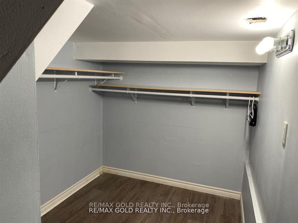 27 Middlecote Drive Unit Bsmt photo 18