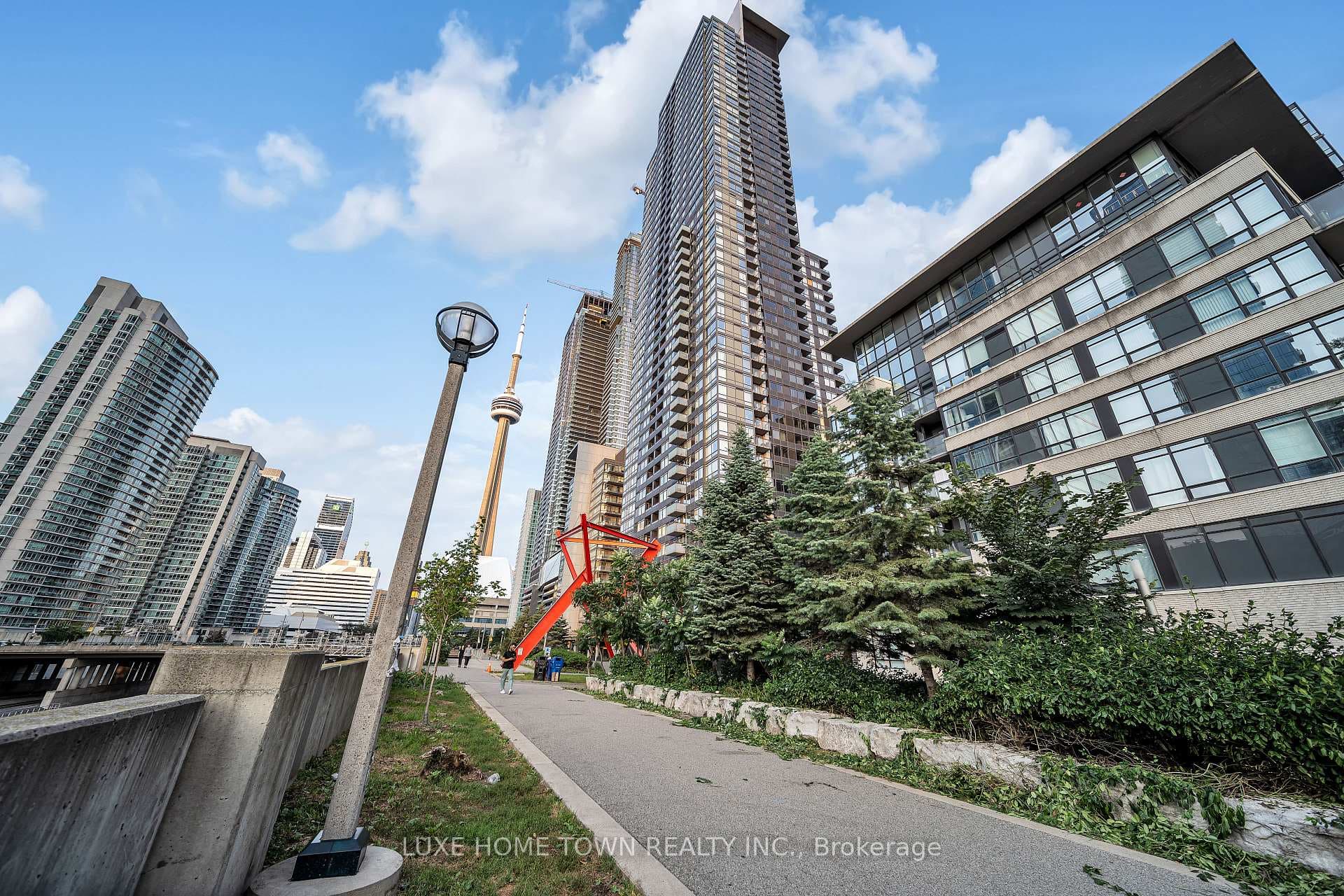 4K Spadina Avenue Unit 711 photo 32