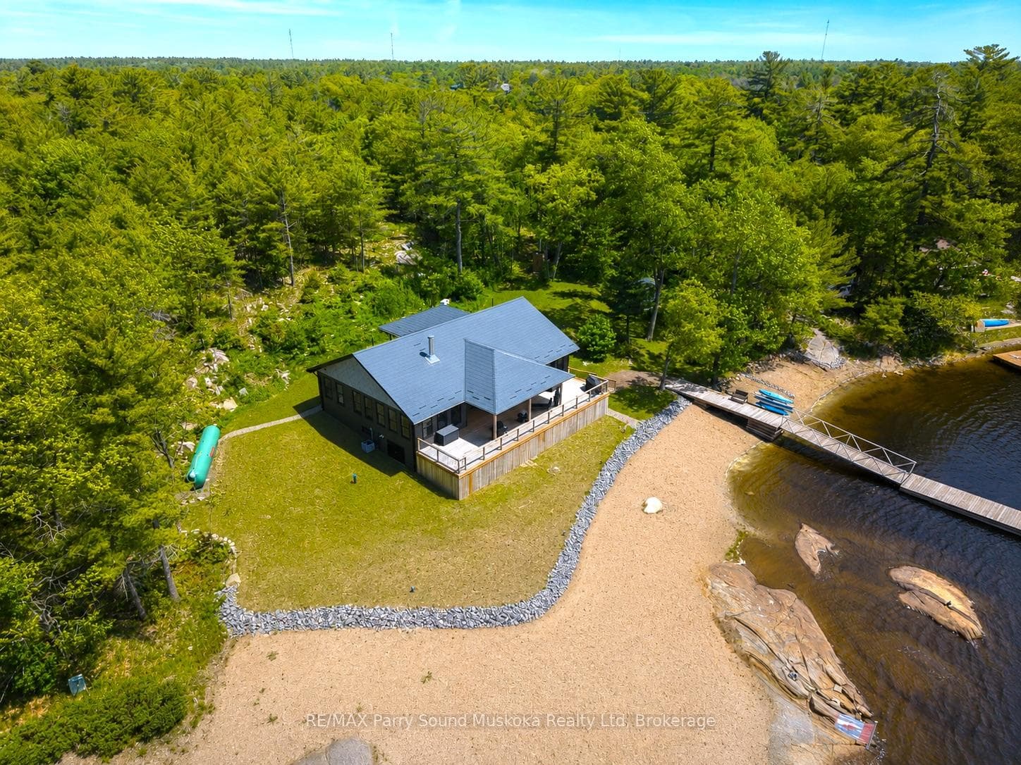 32 A11 Island photo 4